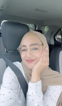 Potret Cindy Fatikasari Jemput Tengku Firmansyah Usai Kerja, Sudah Bisa Nyetir Kiri - Romantisnya Manis Kebangetan