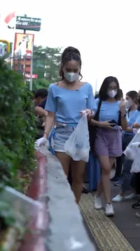 Potret Cinta Laura Datang ke Citayam Fashion Week Untuk Bersihkan Sampah, Banjir Pujian Netizen: Yang Seperti Ini Harus Diviralkan