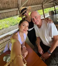 Potret Cinta Laura Quality Time Bareng Orang Tua di Bali, Balik Jadi Anak Kecil