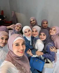 Potret Circle Pertemanan Dhini Aminarti - Irish Bella yang Adem Banget, Kumpulan Para Wanita Cantik