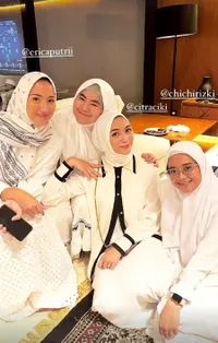 Potret Citra Kirana dan Rezky Aditya Gelar Pengajian Jelang Berangkat Haji, Diiringi Tangis Haru