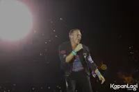 11 Potret Penampilan Coldplay 'Sihir' SUGBK, Chris Martin Sapa Penoton Pakai Pantun