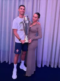Potret Cristiano Ronaldo Resmi Tunangan dengan Giorgina Rodriguez, Beri Berlian Raksasa