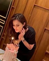 Potret Cut Tary Rayakan Ulang Tahun Bersama Richard Kevin dan 3 Anak, Kecantikan di Usia 44 Jadi Sorotan