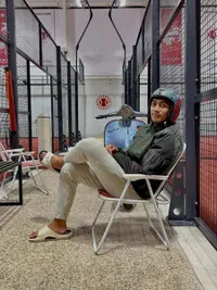 Potret Daffa Wardhana Pacar Ariel Tatum Ajak Vespa Kesayangan ke Lapangan Padel