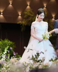 Potret Dahyun TWICE di Momen 'Pernikahannya', Pakai Gaun Pengantin Cantiknya Luar Biasa