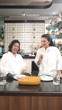 Potret Dapur Judika dengan Desain Modern Klasik yang Didominasi Warna Monokrom, Mewah dan Artistik