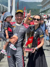Potret David Tjipto Juarai GT World Challenge Asia di Jepang, Julie Estelle Setia Dampingi
