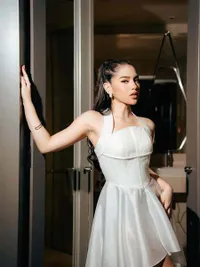 7 Potret Gaya Davina Karamoy Pakai Gaun Putih Mini di Perayaan Ulang Tahun, Cantik Banget!