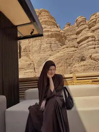 Potret Davina Karamoy Liburan di Al Ula, Panen Pujian Berhijab Cantik
