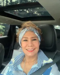 Potret Debby Sahertian, Pelopor Bahasa Gaul yang Berawal dari Komunitas Transgender - Wajahnya Tak Banyak Berubah
