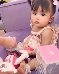 Potret Dek Cunda Anak Denny Caknan Dapat Labubu Baru, Lebih Cute dan Menggemaskan Daripada Bonekanya