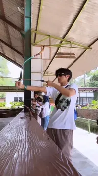 Potret Della Puspita Memanah Bareng Ken Daisuke Sang Putra, Kegantengan Anaknya Disebut Mirip Aktor China
