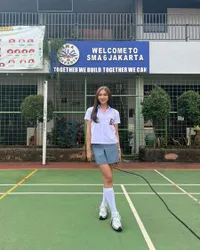 Potret Dena Rachman Pakai Seragam SMA, Kenang Masa Sekolah 20 Tahun yang Lalu