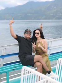 Potret Denny Caknan dan Bella Bonita Liburan di Danau Toba, Boncengan Main Jetski
