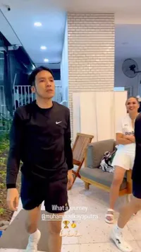 7 Potret Desta Menang Tanding Padel, Gaya Kocak saat Naik ke Podium