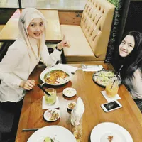 Potret Desy Ratnasari dan Sang Buah Hati, Akrab Bak Kakak-Adik!