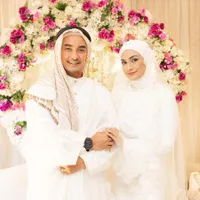 Potret Detail Akad Nikah Zumi Zola dan Putri Zulhas di Madinah, Cuma Dihadiri Keluarga dan Tamu Spesial