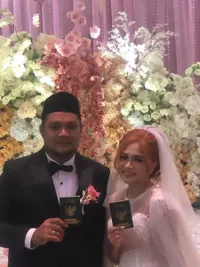 Potret Detail Lindi Fitriyana di Pernikahan Dengan Virgon, Tampil Nyentrik
