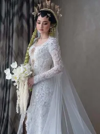 Potret Detail Makeup Syifa Hadju di Momen Akad dan Resepsi Pernikahannya dengan El Rumi