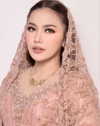 Potret Detail Penampilan Mahalini di Acara 7 Bulanan Kehamilan, Bumil Glowing Cantik Kebangetan