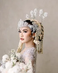 Potret Detail Penampilan Mahalini Kala Akad Nikah dengan Rizky Febian, Cantik Pakai Siger Sunda - Manglingi Abis