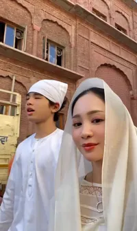 Potret Anak-anak Bunga Zainal di Golden Temple India, Suami Ajari Beribadah Agama Sikh - Ikut Makan di Lantai