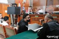 Potret Detik-Detik Ammar Zoni Divonis 7 Bulan Penjara, Tetap Bersyukur: Ini Berkat Doa Keluarga & Istri Saya
