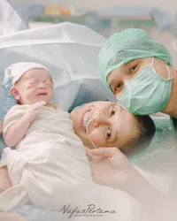 Potret Detik-detik Kelahiran Anak Kedua Bunga Jelitha - Syamsir Alam, Bayi Cowok Ganteng!