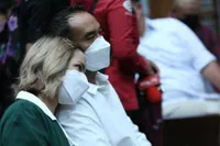 Potret Detik-Detik Nia Ramadhani dan Ardi Bakrie Sebelum Dijatuhi Vonis 1 Tahun Penjara, Terlihat Saling Bersandar