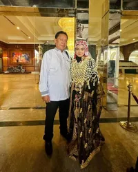 Potret Detik Detik Putri Isnari Disawer Haji Alwi Saat Mangung, Netizen: Masya Allah Calon Mertua Idaman