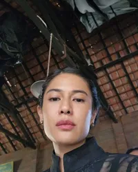 Potret Di Balik Layar Dian Sastro Jadi Pemeran Dasiyah dalam Serial Netflix 'GADIS KRETEK' - Tetap Cantik Meski Make Up Jadi Gembel