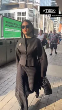 Potret Dian Sastro Pakai Pin One Piece di Toronto International Film Festival, Cute Banget