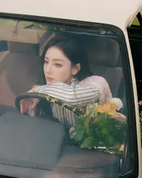 Potret Dilraba Dilmurat Bareng Dior, Cantik Sewajarnya Manusia Aja Bisa Nggak Sih