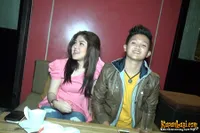 Potret Dinner Cantik Tina Toon Bersama Pacar Berusia Lebih Muda
