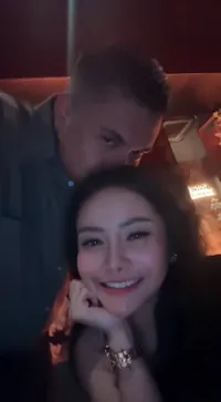 7 Potret Dinner Romantis Mawar AFI dengan Kevin Wazeng, Jadi Momen Lamaran - Tak Hentinya Umbar Senyum Bahagia