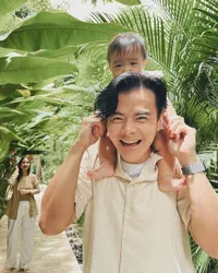 Potret Dion Wiyoko Saat Momong Anak, Hot Papa yang Selalu Peluk dan Cium Si Cantik Gianna Mae
