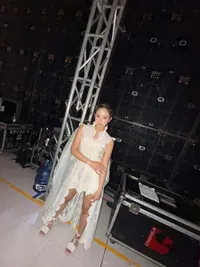 7 Potret Dita Karang Tampil di Runway JFW 2025, Bikin Kejutan Menari Diiringi Lagu 'Secukupnya' dari Hindia