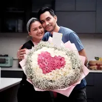 Potret Donna Agnesia dan Darius Sinathrya Rayakan 14 Tahun Menikah, Tetap Romantis dan Manis Sampai Sekarang