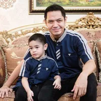 Potret Dude Harlino Bareng Anak Pertama, Sama-Sama Ganteng!