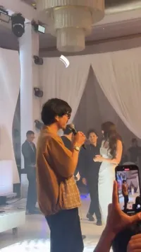 7 Potret Duta Sheila On 7 Nyanyi di Resepsi Luna Maya dan Maxime Bouttier, Diduga Izin Ronda