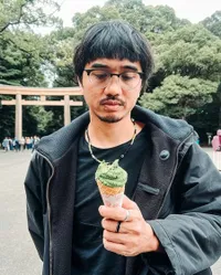 Potret Duta Sheila on 7 Genap Berusia 45 Tahun, Mata Tak Bisa Berdusta - Cara Lihat HP Bikin Fans Ngakak