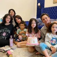 Potret Eleanor Anak Ussy Sulistiawaty dan Andhika Pratama Yang Kini Beranjak Remaja, Wajahnya Disebut Mirip Bintang Kpop