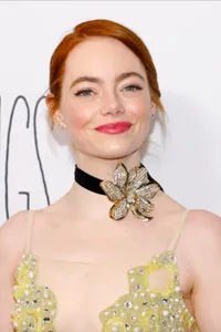Potret Emma Stone yang Akan Membintangi Film 'KINDS OF KINDNESS', Kolaborasi dengan Yorgos Lanthimos