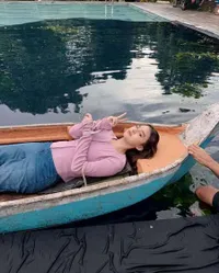 Potret Esta Pramanita Pasrah, Berbaring di Sampan dengan Tangan Terikat Tali