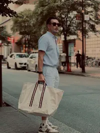 Potret Ferry Salim dan Sang Istri Tetap Fashionable di Usia Kepala 5