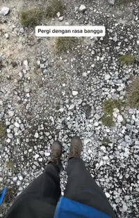 Potret Fiersa Besari Penuhi Nazar Potong Botak Setelah Muncak di Carstensz Pyramid, Tetap Dipuji Anak