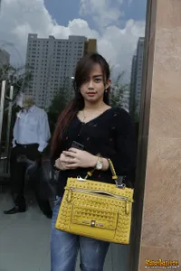 Potret Fina Tiza Gugat Mike Bagindas, Rebut Hak Asuh Anak