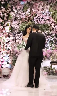 Potret First Dance Pernikahan Sabrina Chairunnisa, Manis Bareng Ayah - Deddy Corbuzier Cium Mesra 