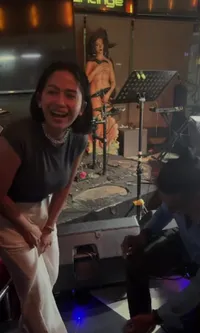 Potret Food Vlogger Farida Nurhan 'Dilamar' Oleh Sosok Pria Diduga Kekasih di Hari Ulang Tahun, Netizen Auto Penasaran